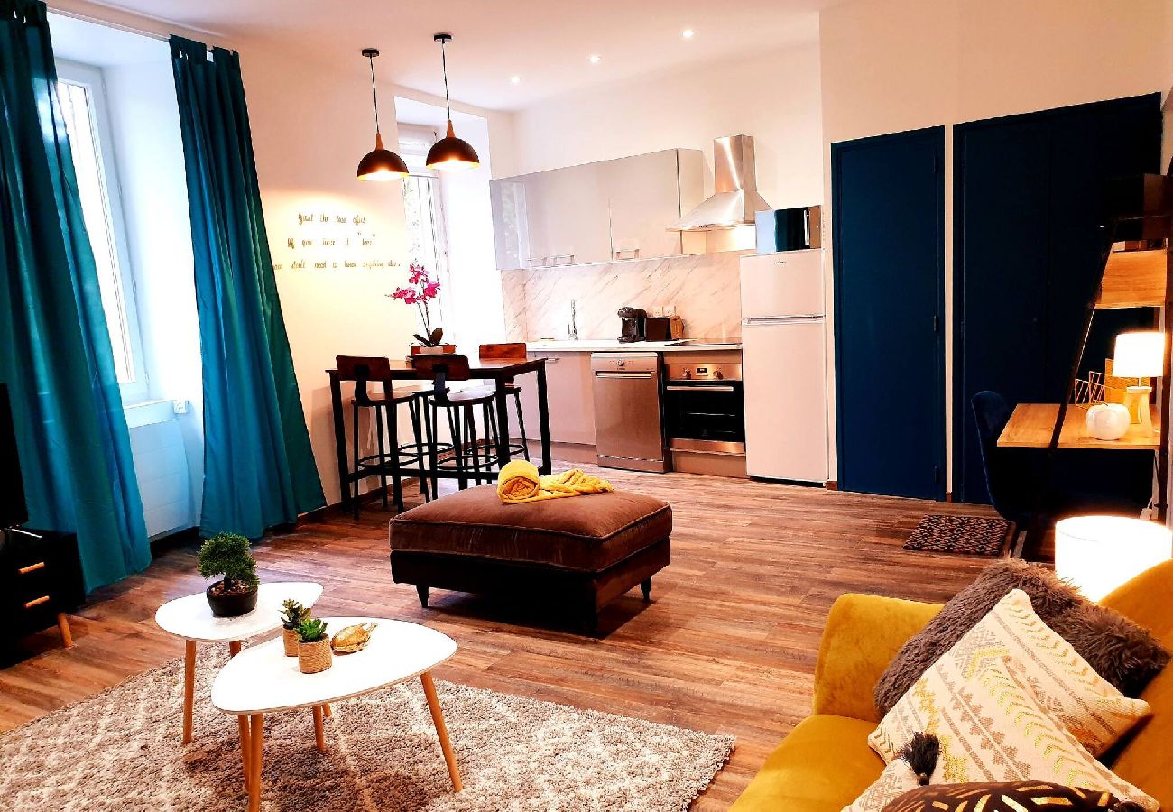 Appartement à Saint-Affrique - Le libertain St Affrique Hyper centre ville