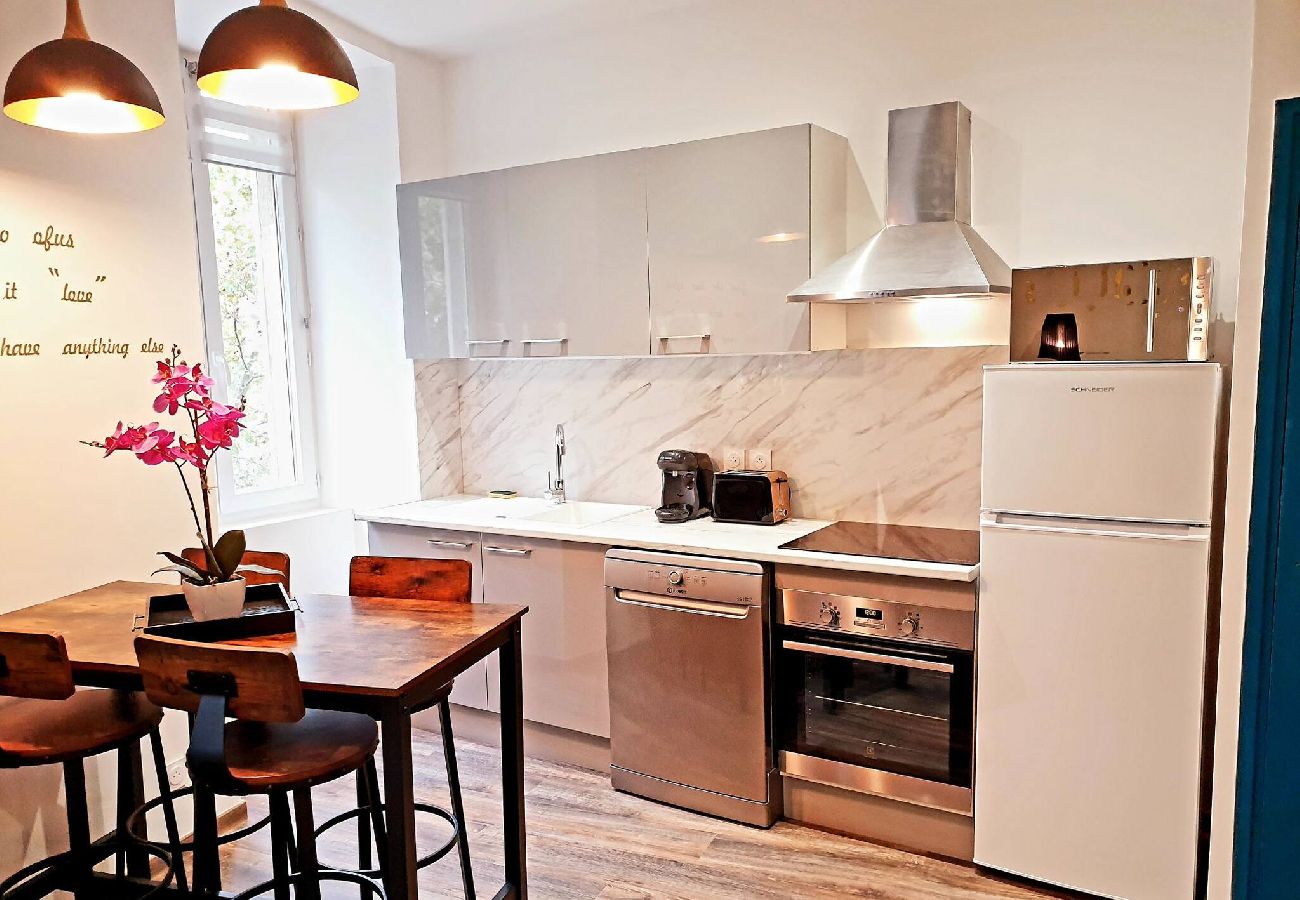 Appartement à Saint-Affrique - Le libertain St Affrique Hyper centre ville