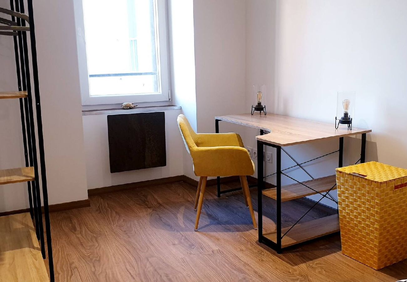 Appartement à Saint-Affrique - Le Balcon de la liberté  Saint-Affrique Hyper centre ville