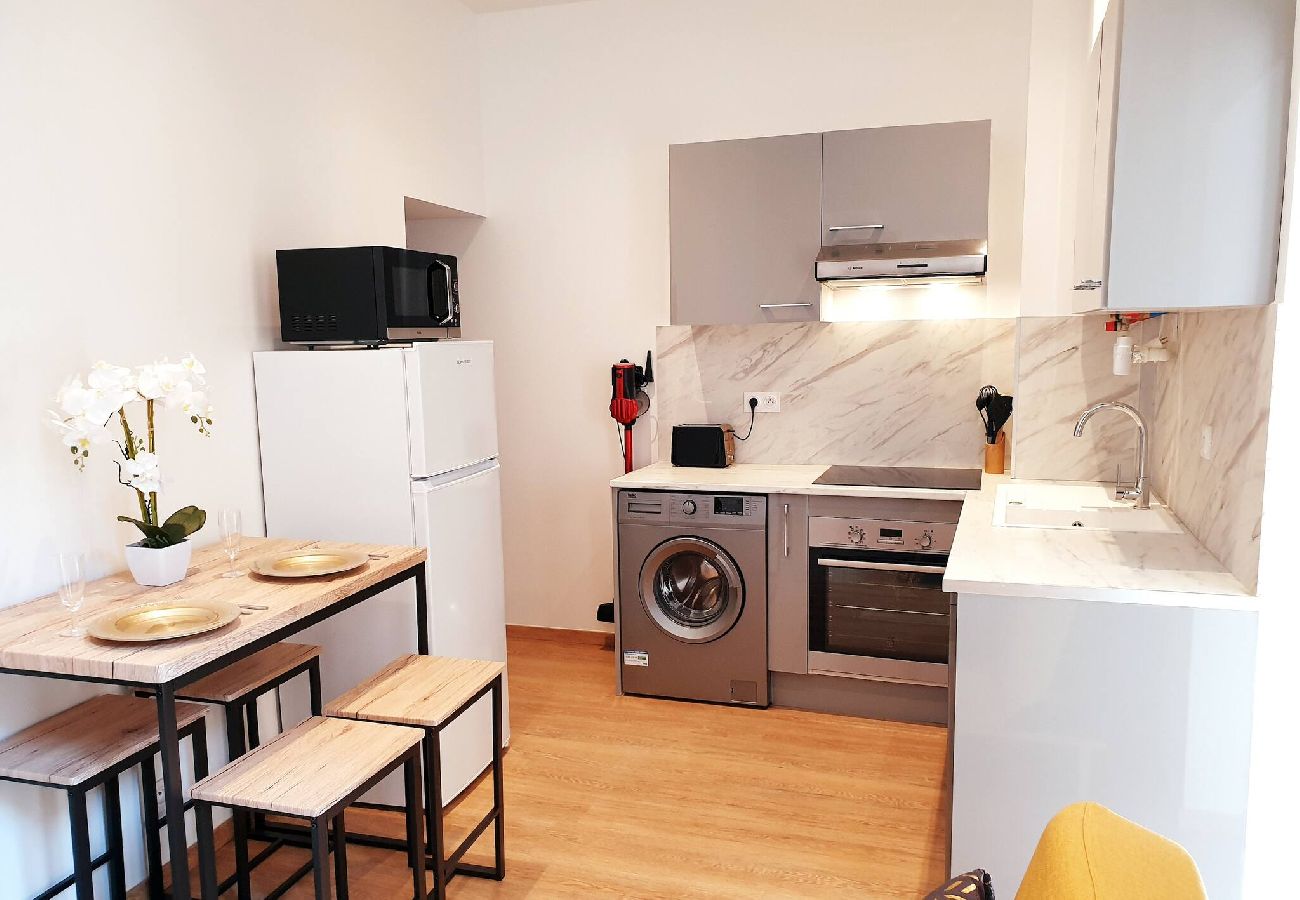Appartement à Millau - Balcon sur les Halles de Millau centre ville