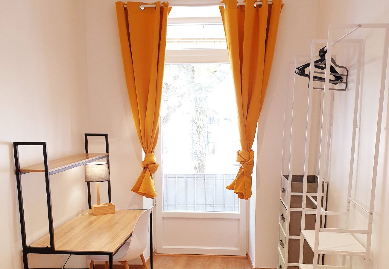 Appartement à Millau - Balcon sur les Halles de Millau centre ville